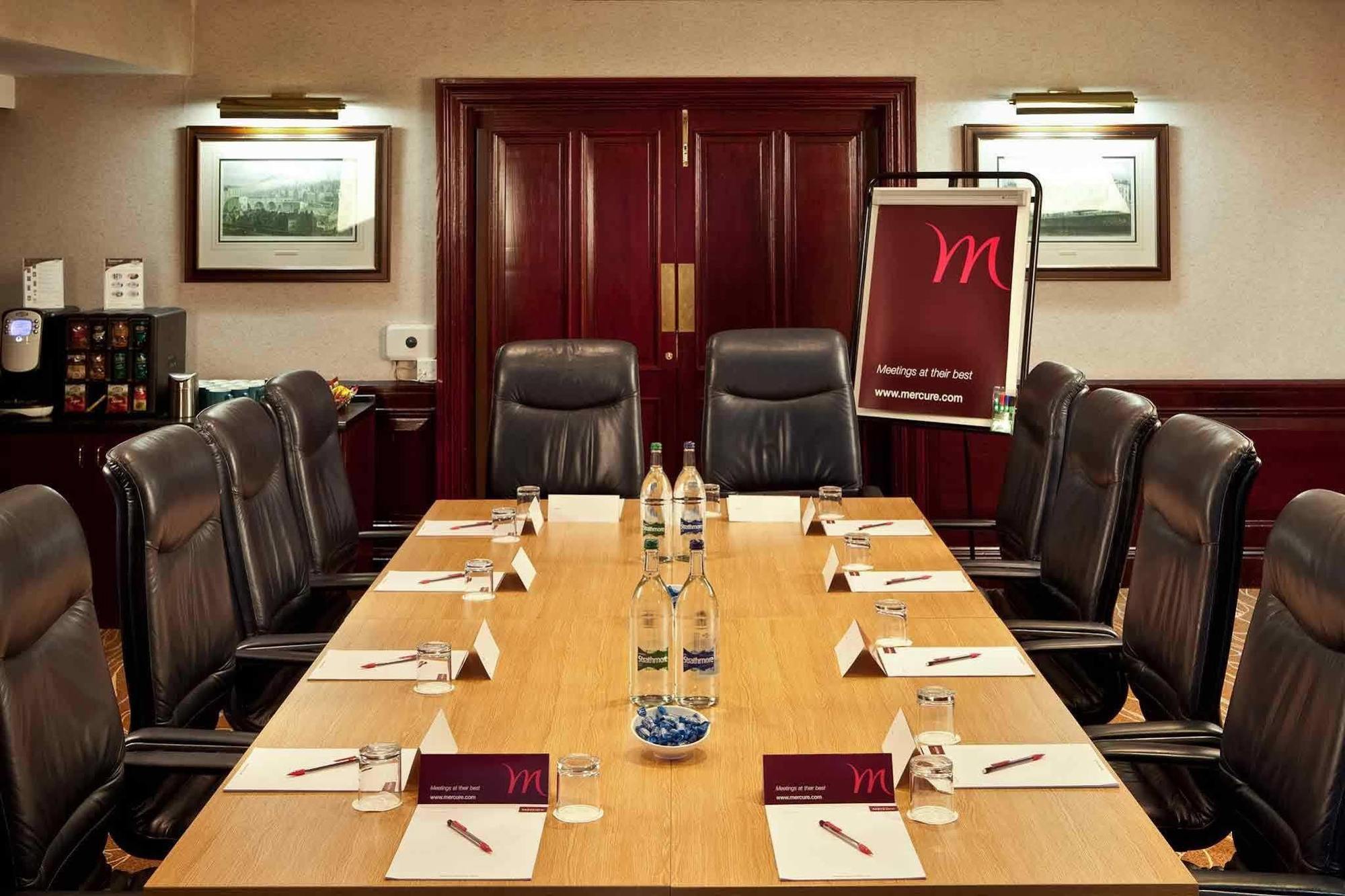 Mercure Livingston Hotel Екстериор снимка