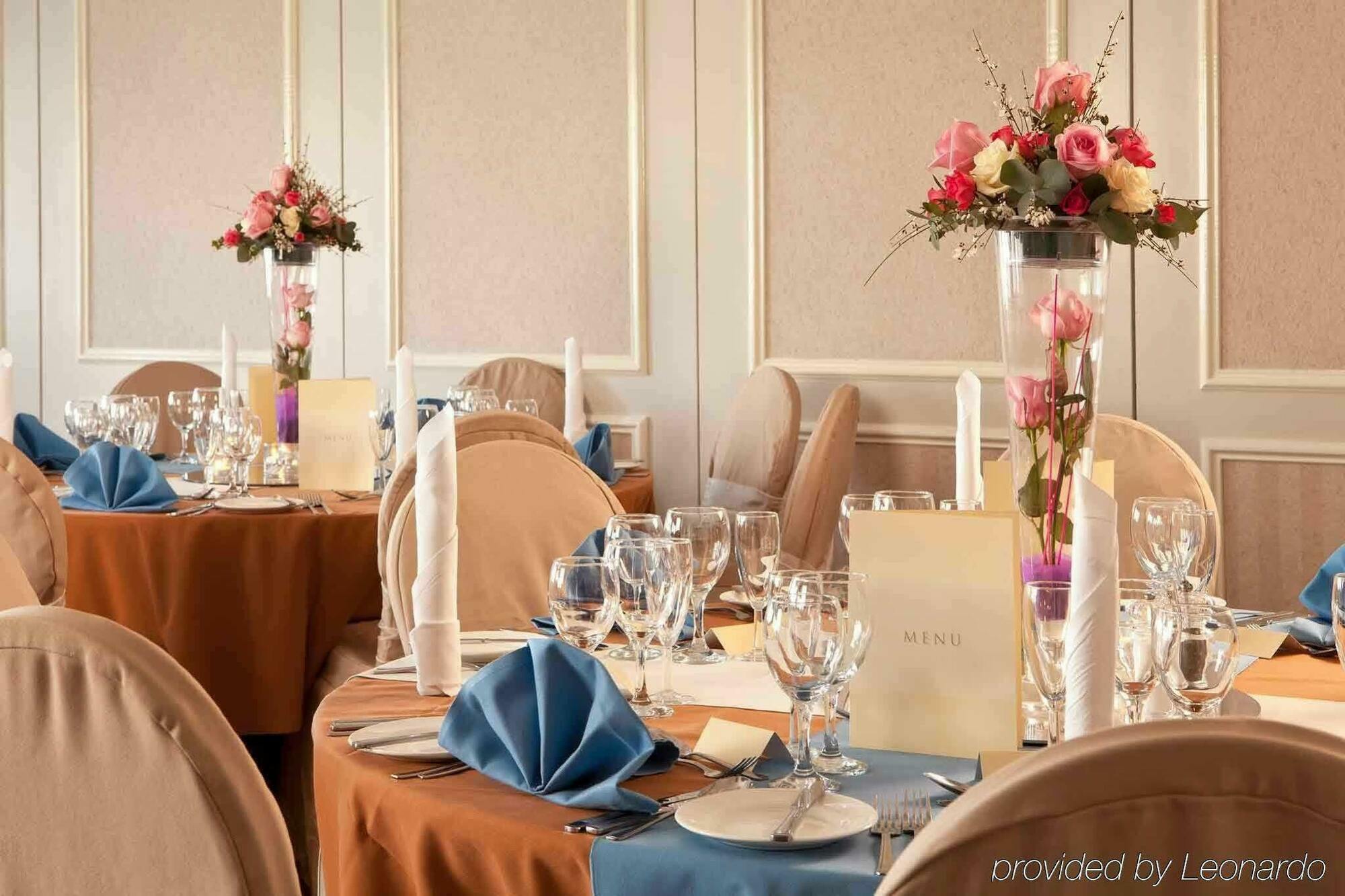 Mercure Livingston Hotel Ресторант снимка